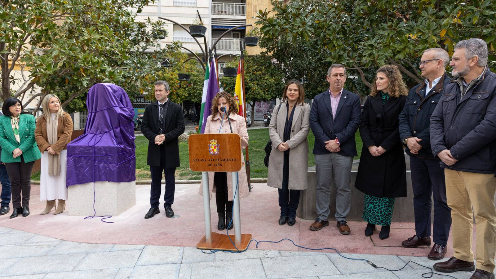 Jaén rinde homenaje a la salud mental con una escultura en la Plaza de la Libertad