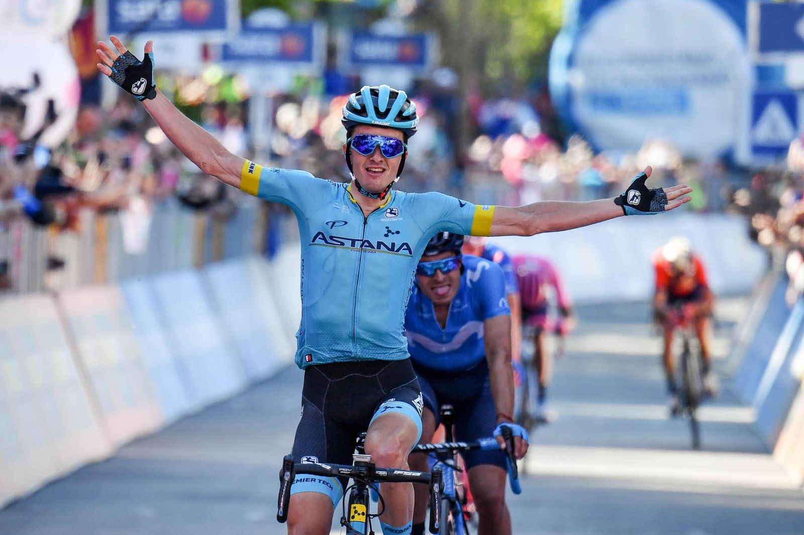 El español Pello Bilbao celebra el triunfo en la penúltima etapa del Giro.