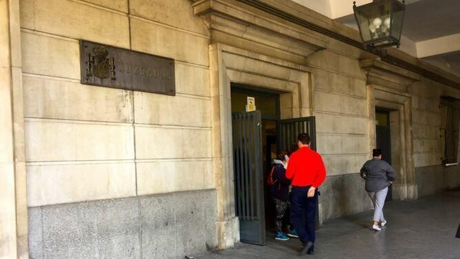 Entrada a los juzgados de Sevilla