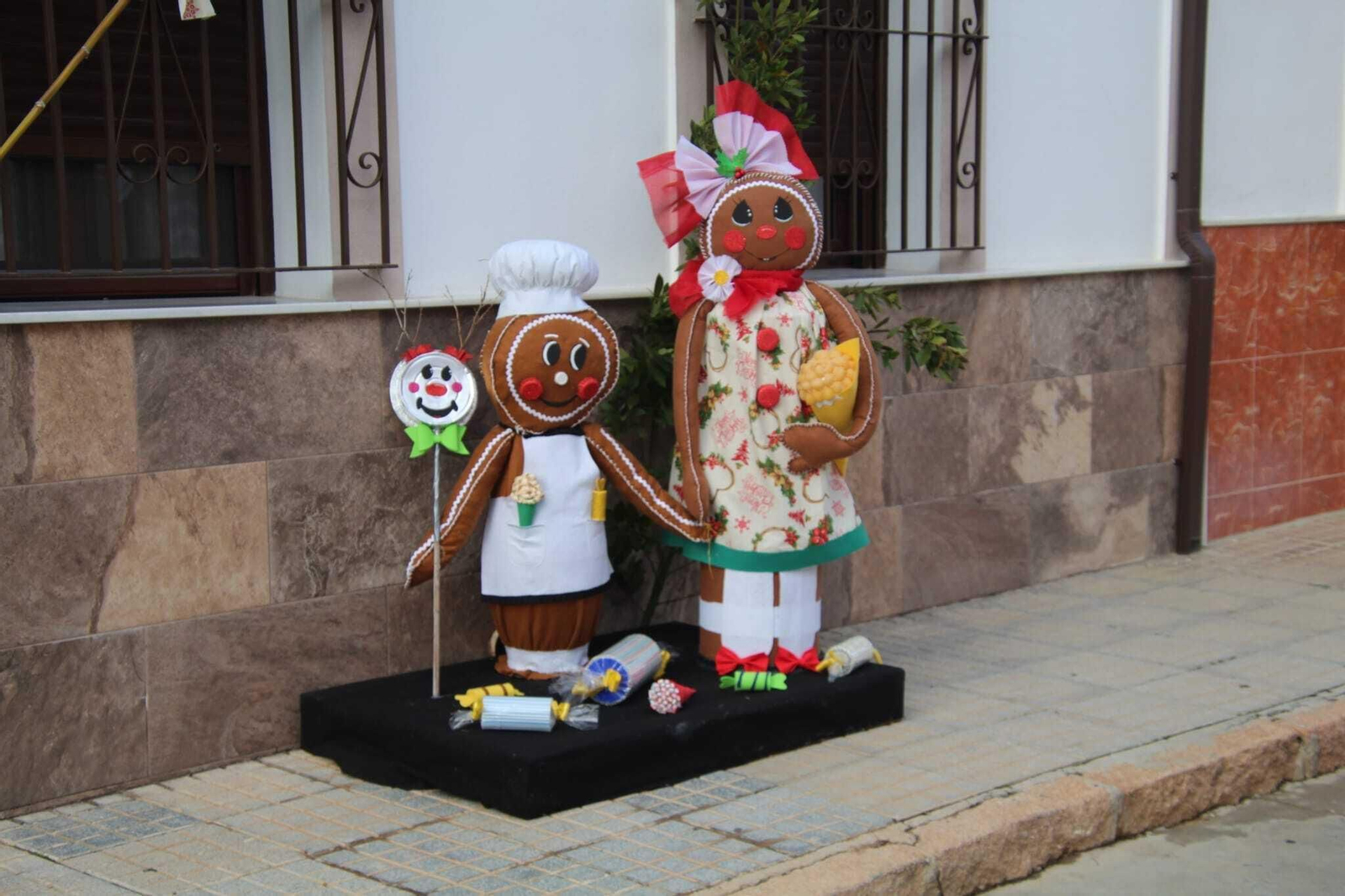 Un paseo en fotografías por la Navidad de Villafranca, el pueblo de Córdoba del reciclaje y la imaginación