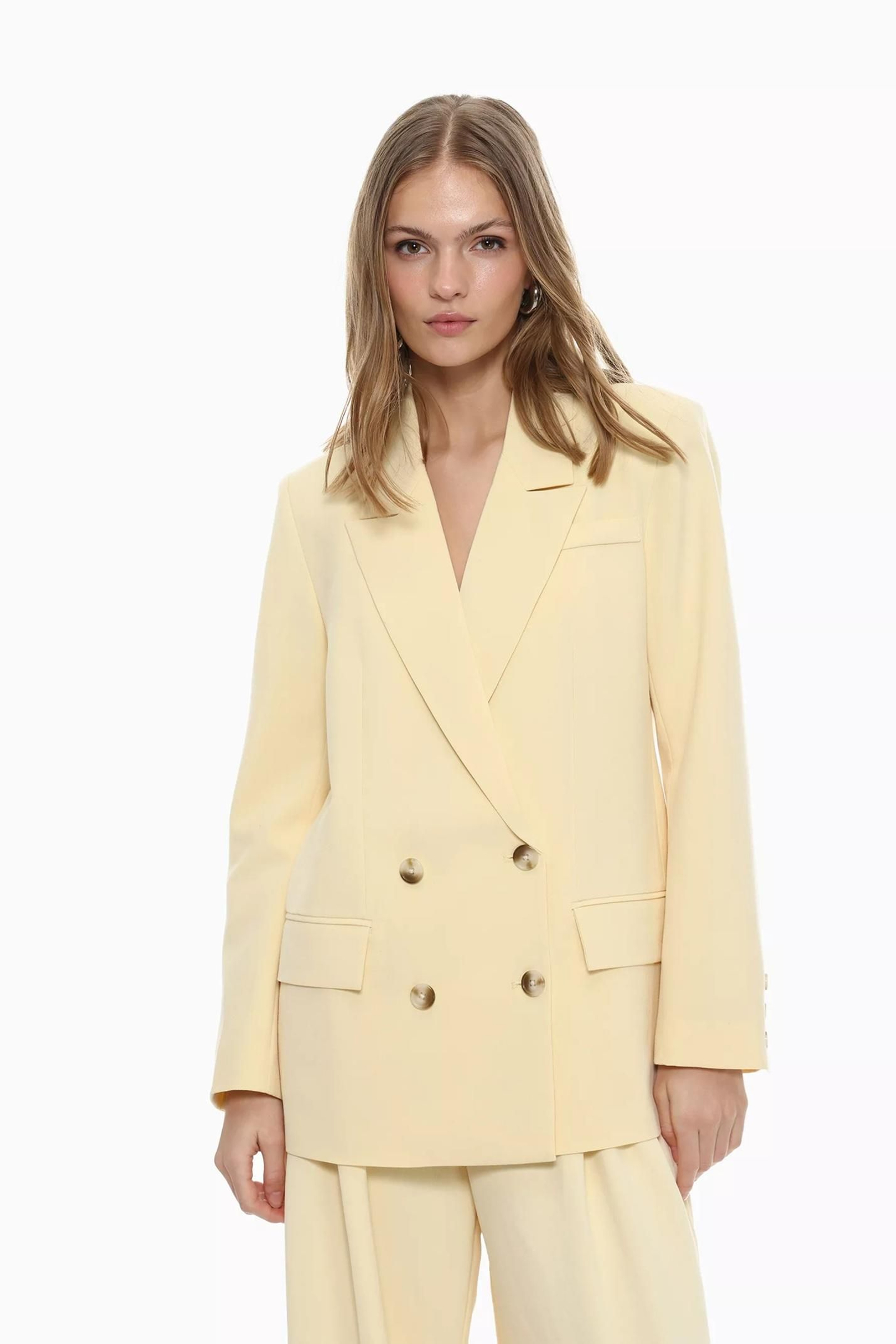 Blazer amarilla de Lefties.