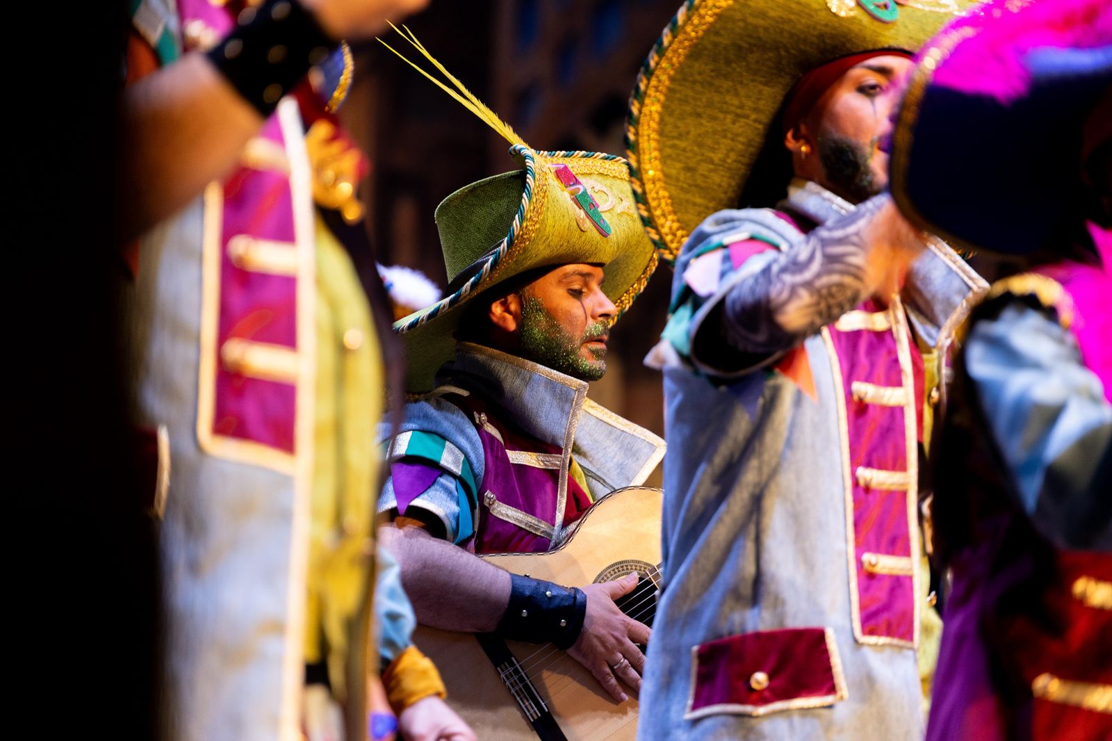 Imágenes de la actuación de la comparsa de Huelva "La Colombina" en el Carnaval Colombino