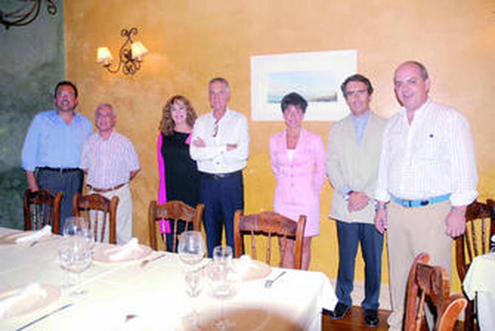 Por la izquierda, José Landi, Ángel Galán, Tere Torres, Manuel Larrán, Isabel Gallardo, Rafael Navas y Javier Sánchez.