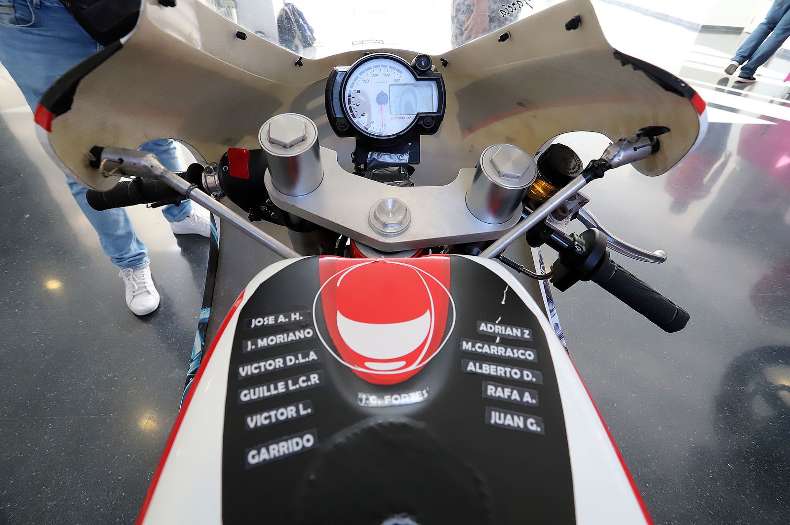 Imágenes de la presentación del proyecto "Moto Student"