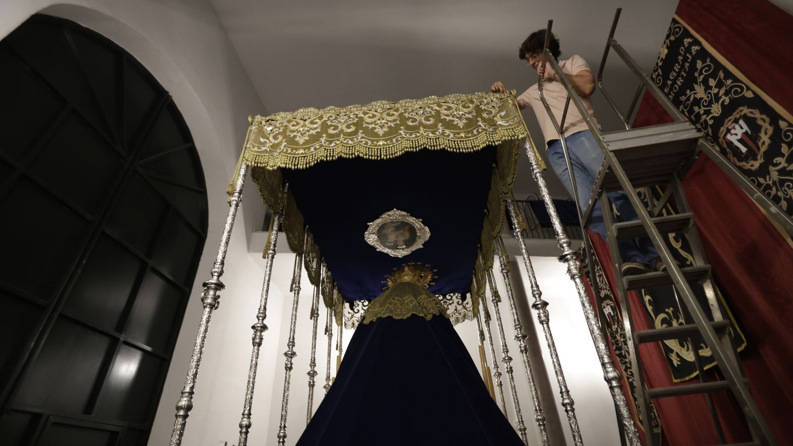 Preparativos en las iglesias de Algeciras para la Magna Mariana, en imágenes