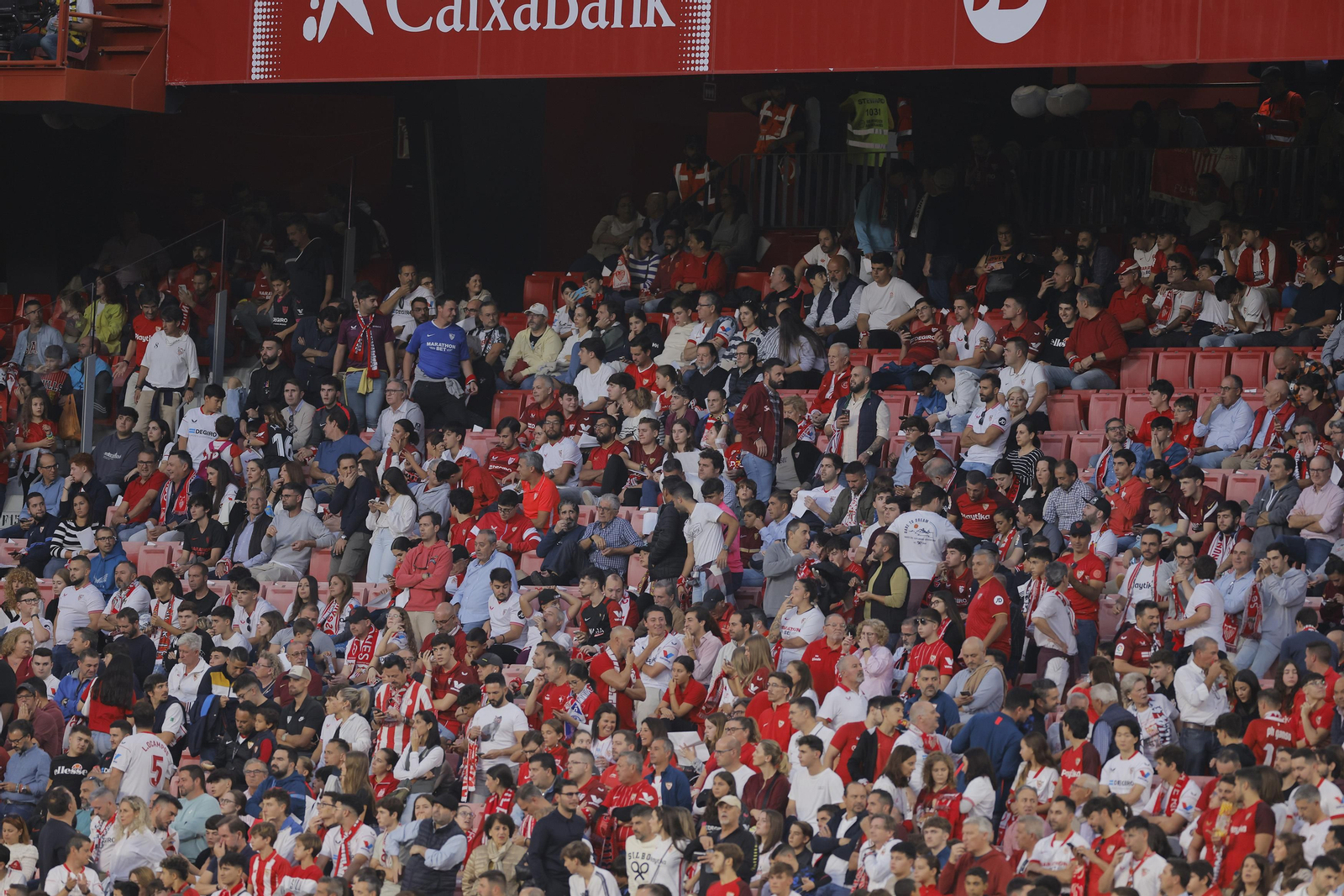 Búscate en las fotos del Sevilla-Betis