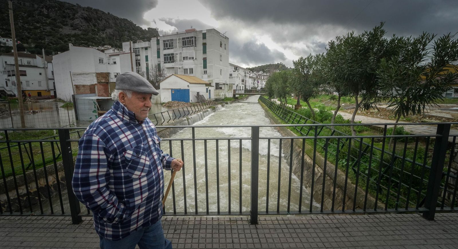 Imágenes de los torrentes de agua por las calles de Ubrique