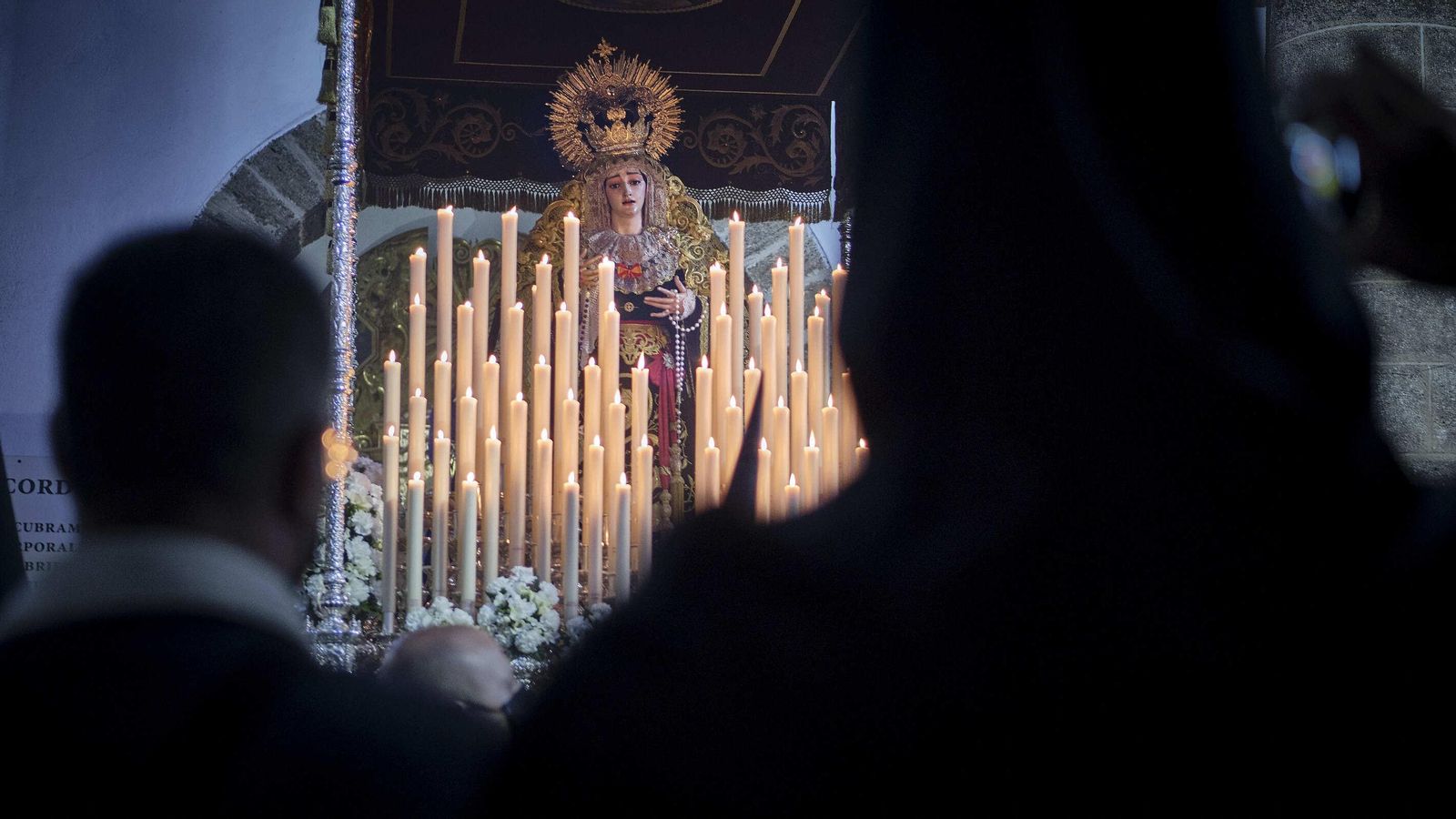 El palio de la Virgen de la Salud, en el interior de Santa Cruz la pasada Semana Santa.