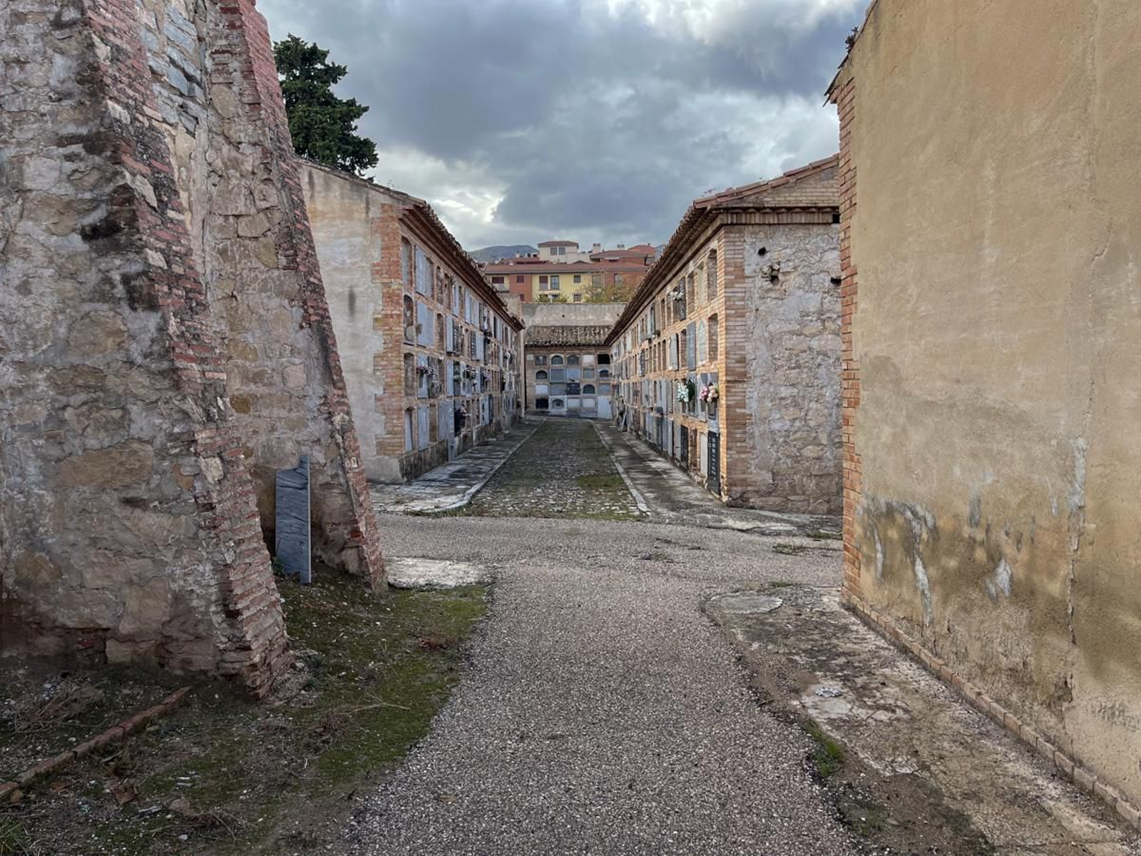 Día de Los Santos en el cementerio de San Fernando y San Eufrasio de Jaén, en imágenes