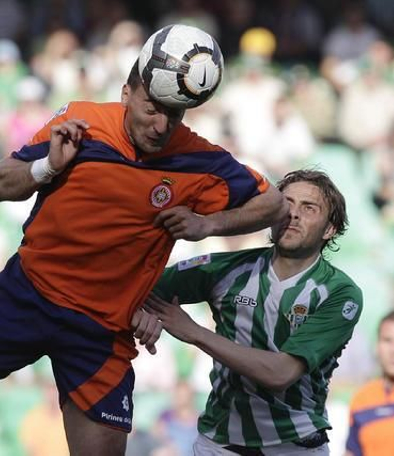 El Betis pierde en el Ruiz de Lopera ante el Girona. / Antonio Pizarro