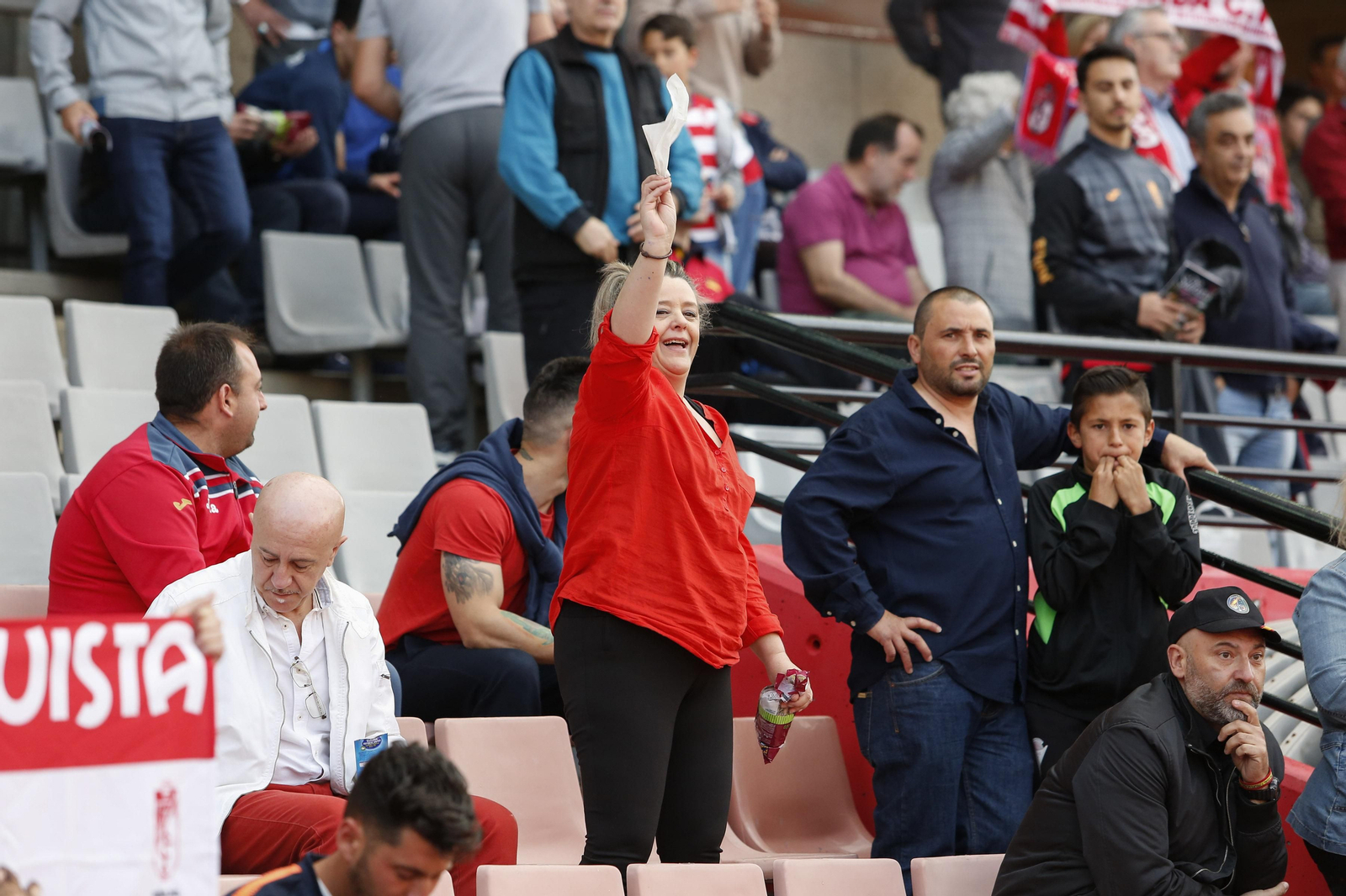 Pañuelos blancos para recibir a los jugadores