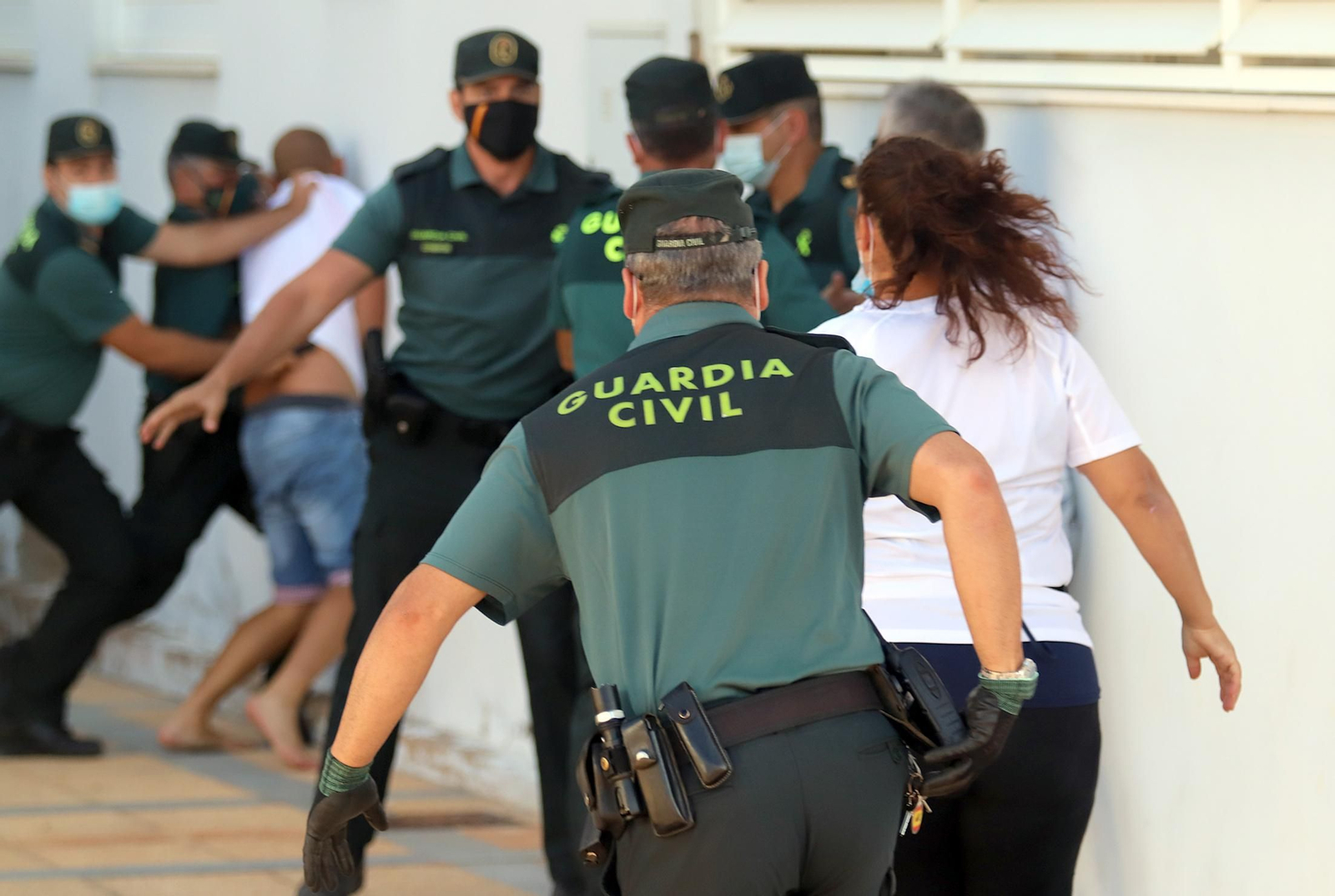 Imágenes de la llegada al juzgado de Ayamonte de uno de los principales imputados del crimen de Cartaya