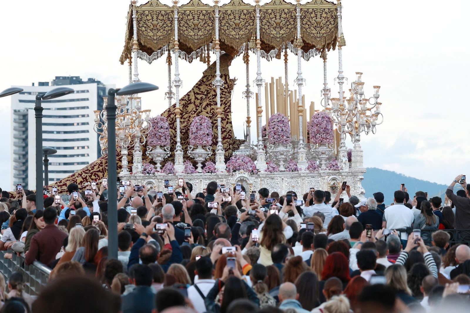 El Cautivo, en su procesión del Lunes Santo en Málaga, en fotos