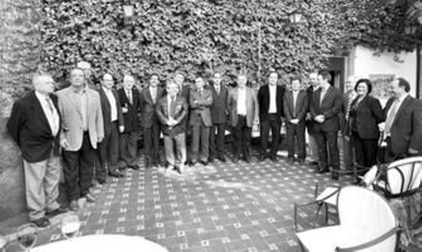 Foto de familia de los asistentes al encuentro de la tribuna Ciencia y Futuro, en la que participa el Grupo Joly.