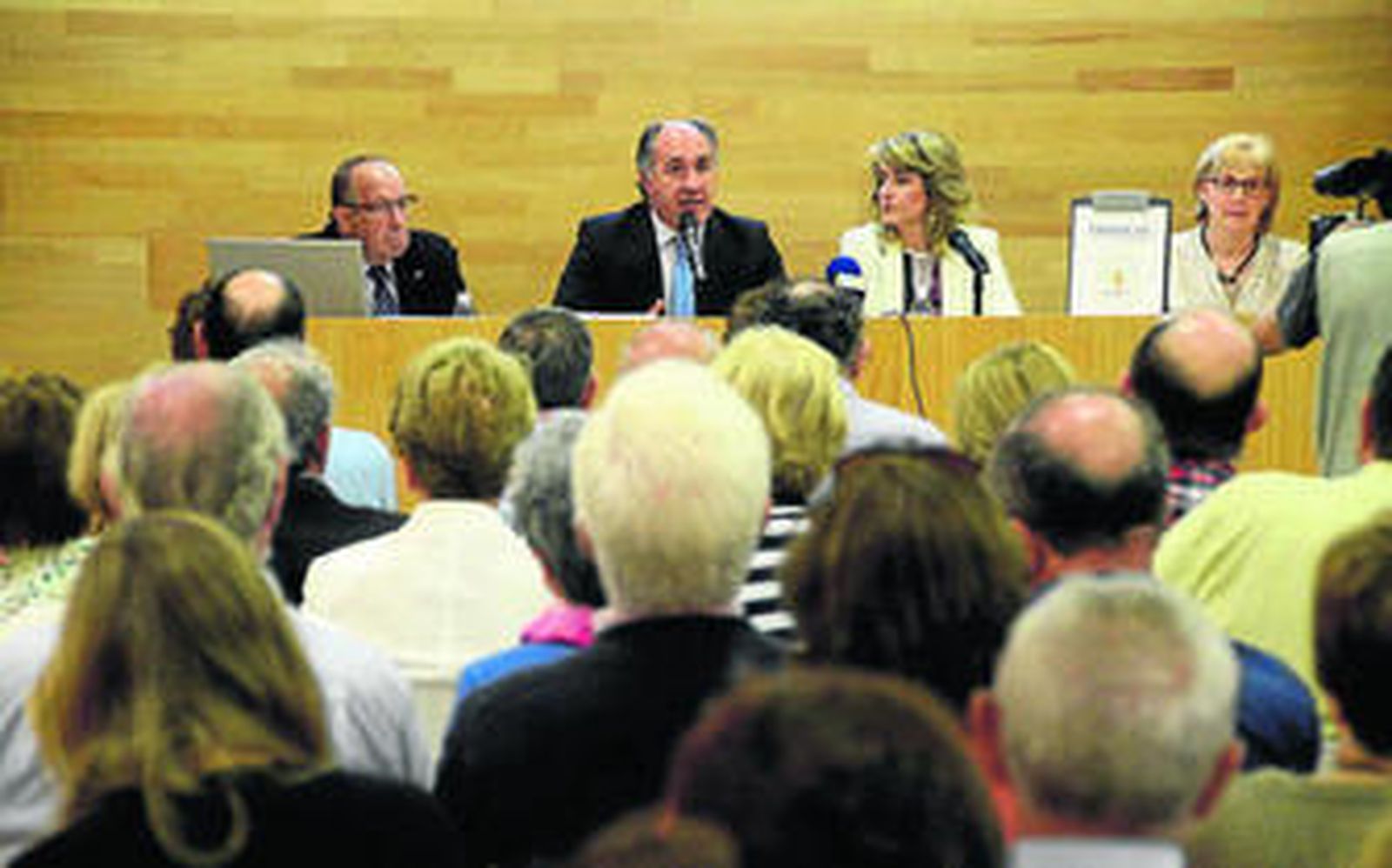 Imagen de la presentación de la revista en Algeciras.