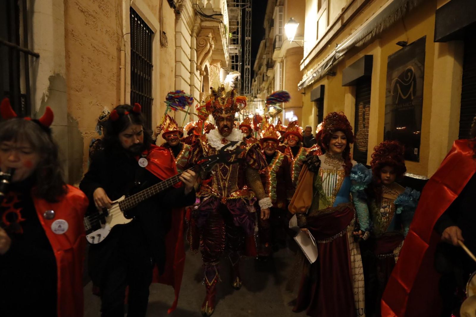 Cortejo, acto y quema del Dios Momo del Carnaval de Cádiz 2026