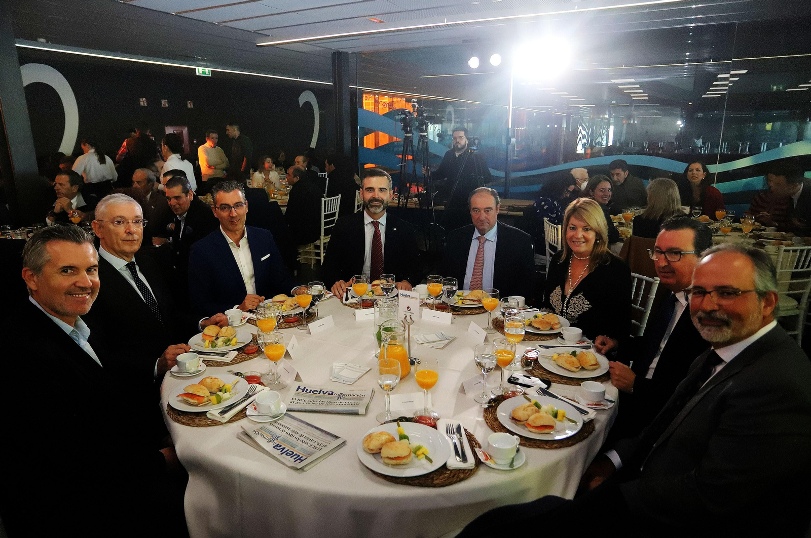 Imágenes de los asistentes al Desayuno Coloquio "Economía azul, claves para el desarrollo sostenible" organizado por el Grupo Joly