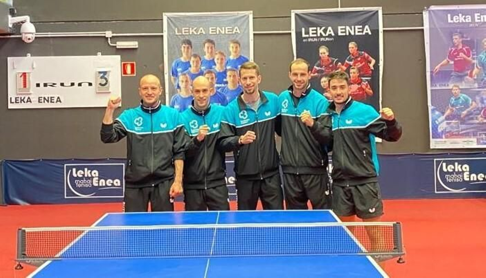 Los jugadores del Cajasur Priego, tras su participación en Irún.