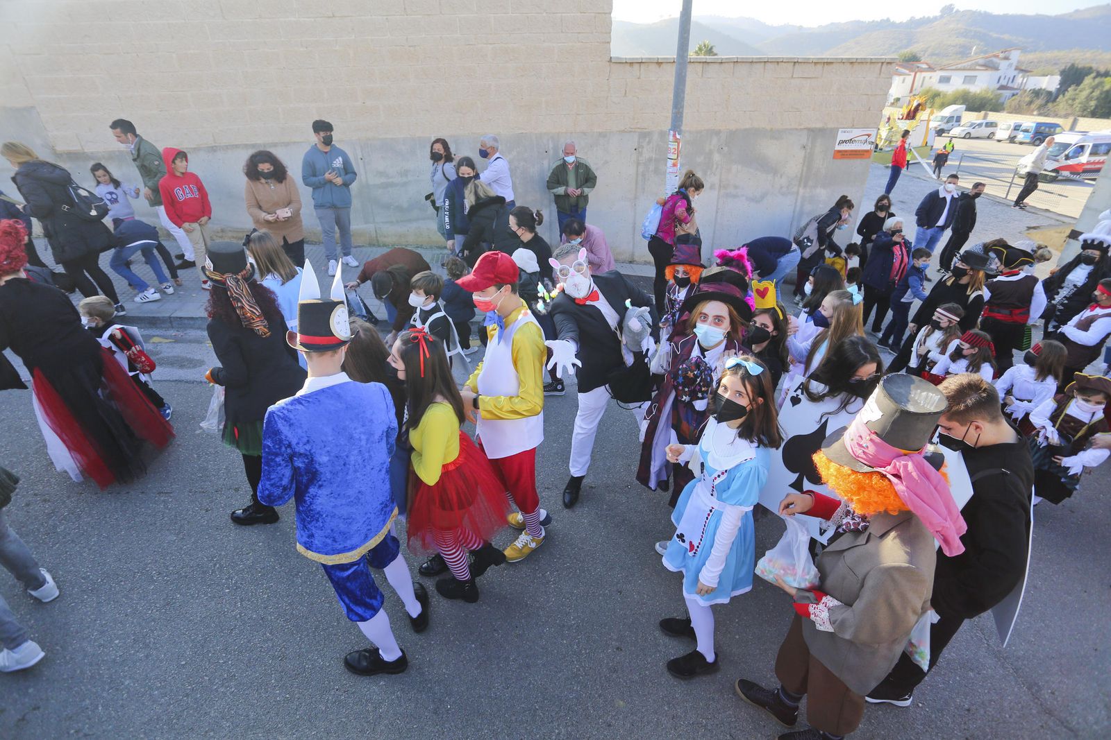 La cabalgata de Reyes recorre Puerto de la Torre, en Málaga, en fotos