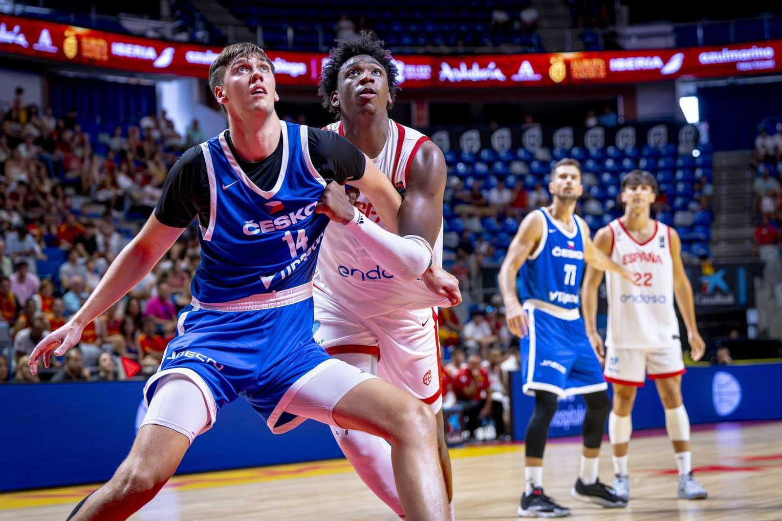 España B-República Checa, en fotos