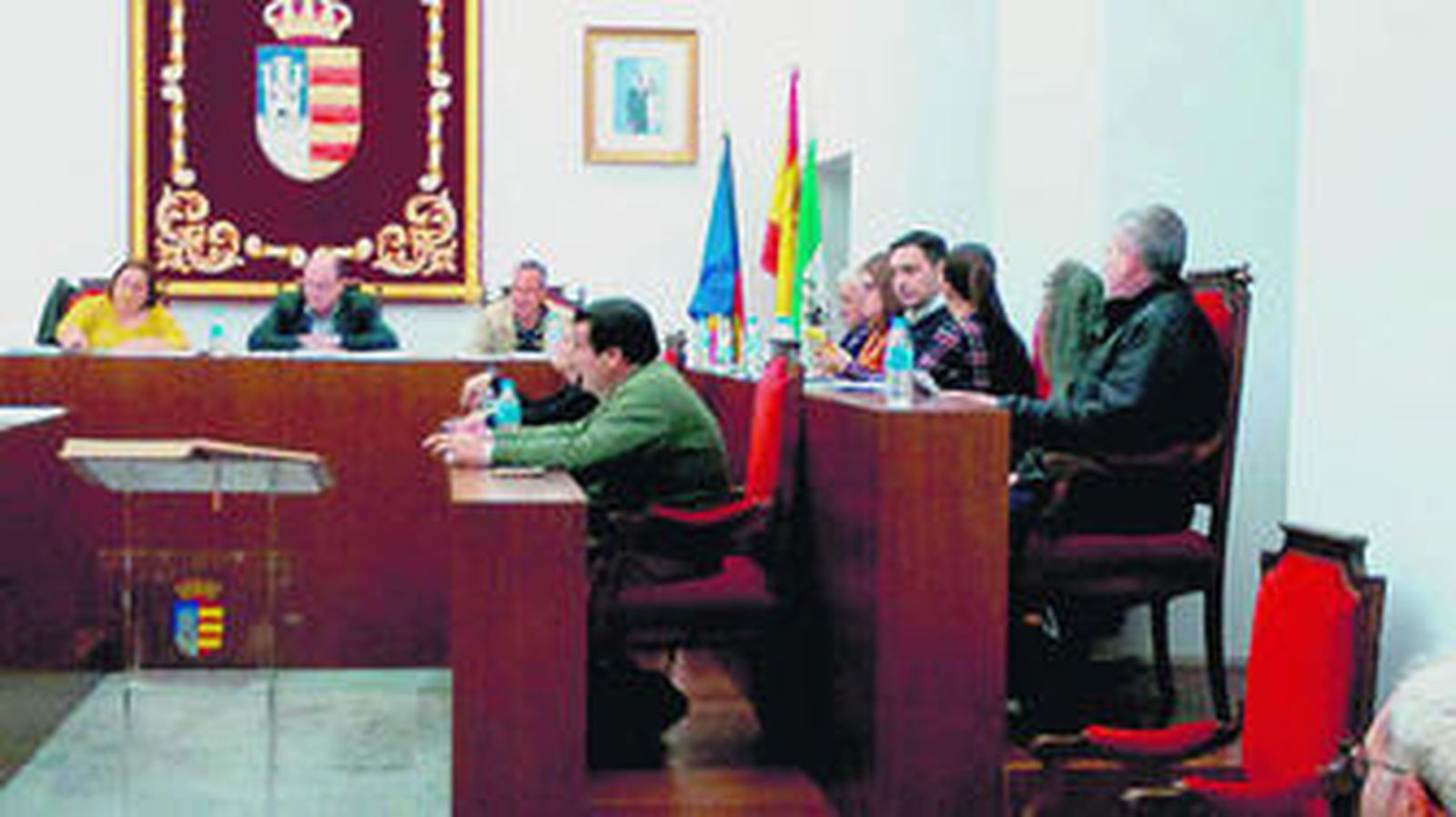 Daniel García, a la derecha del alcalde, en el Pleno del jueves.