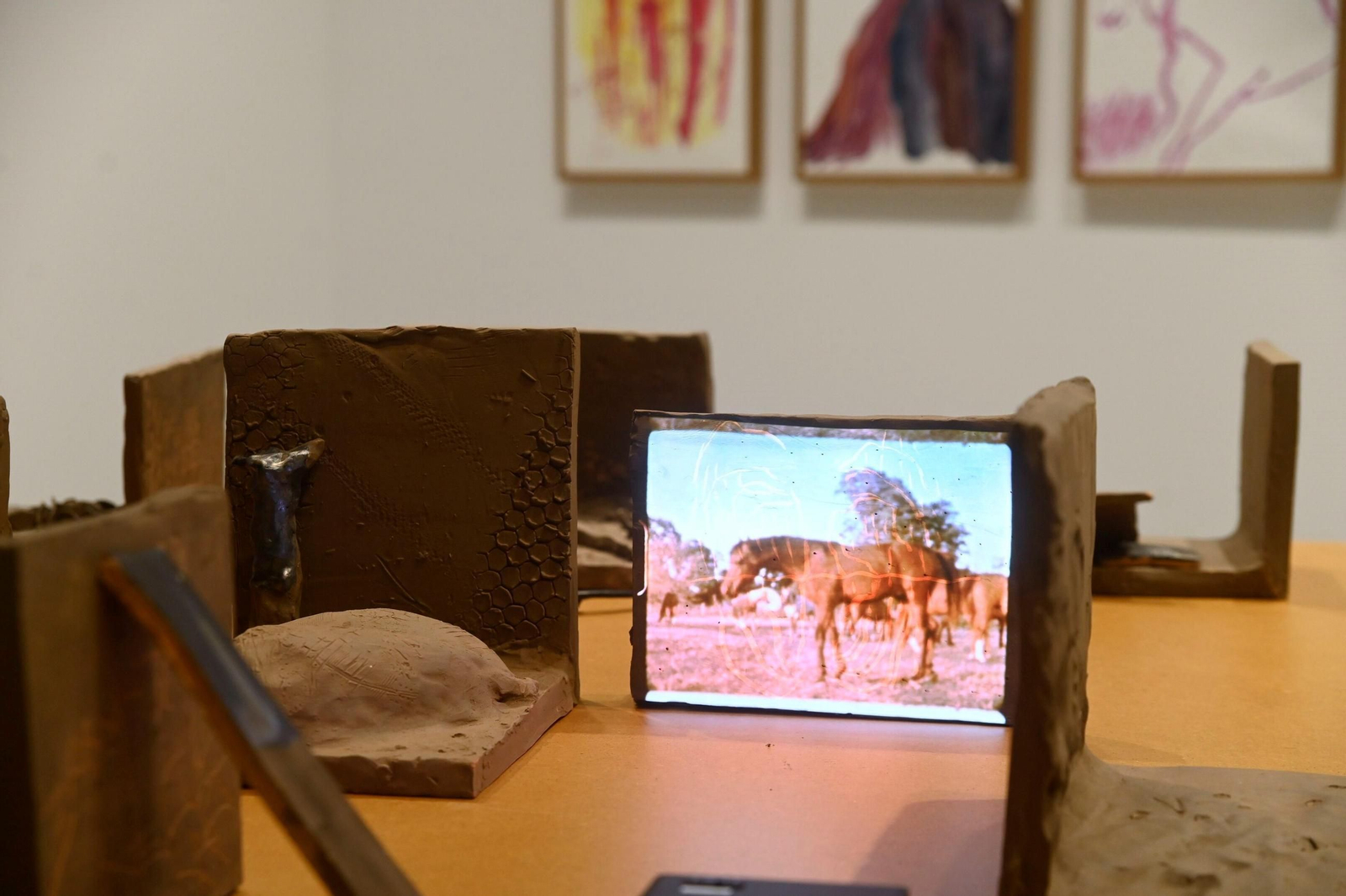 La exposición 'El ruido que habita', de Cecilia Bengolea, en el C3A