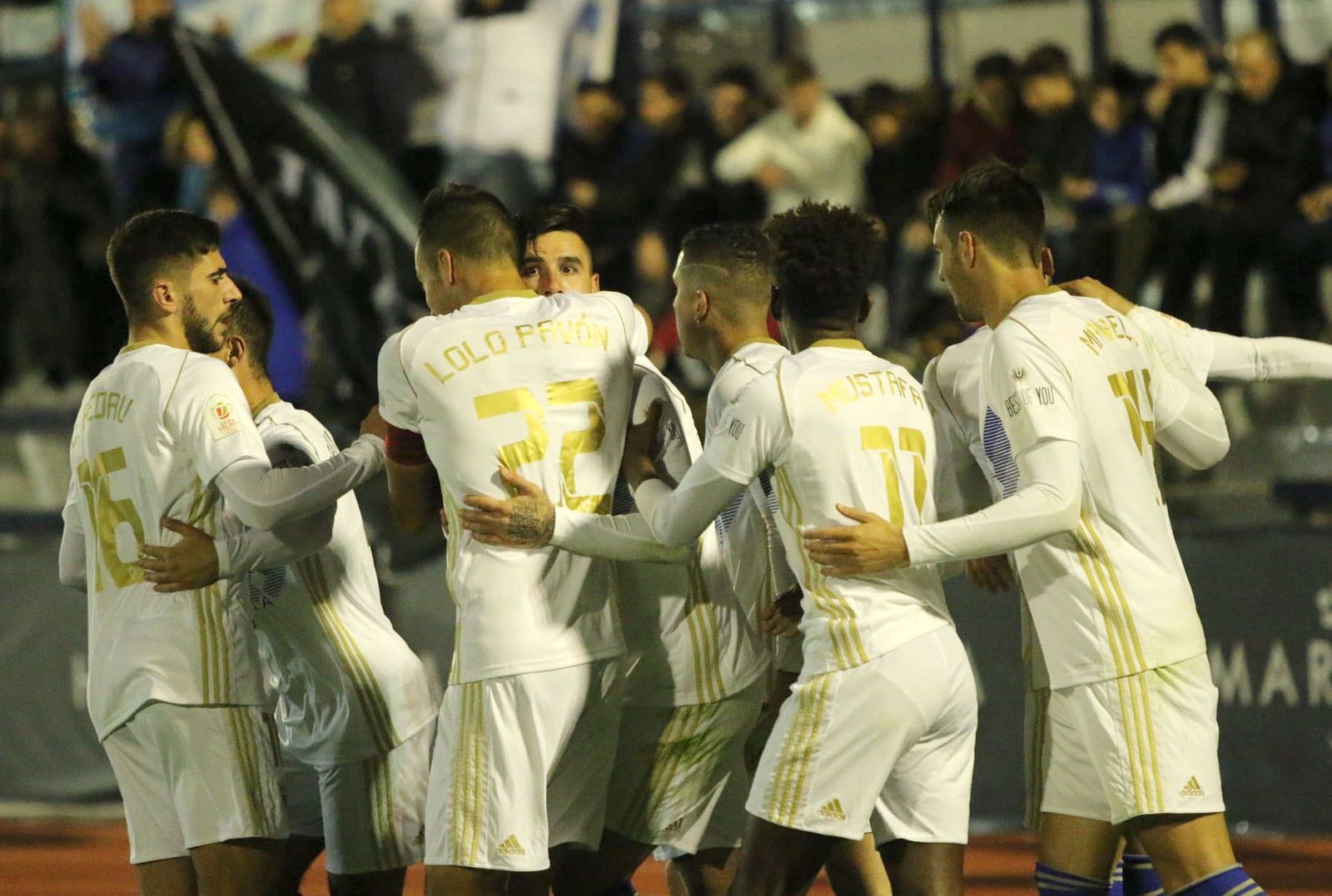 El Marbella celebra un gol al Guijuelo.