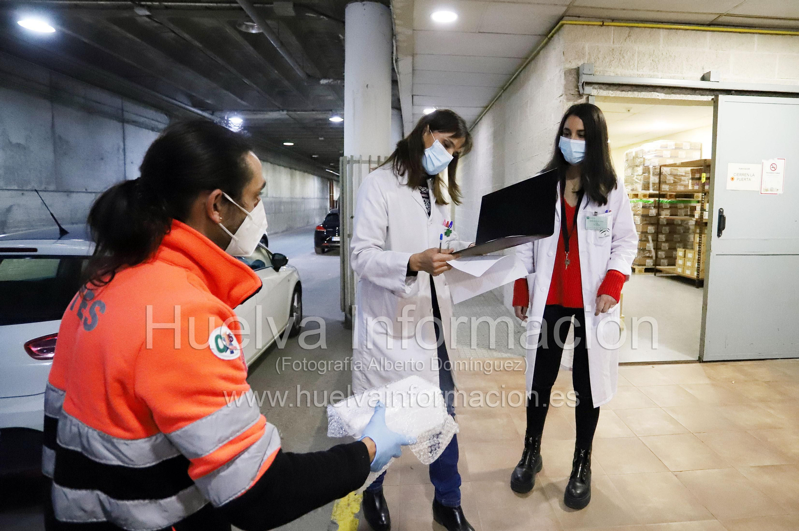 La llegada de las vacunas de la Covid-19 a Huelva en imágenes