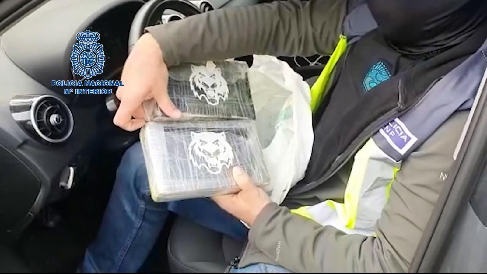 Vídeo de la operación policial en la que se han intervenido dos kilos de cocaína en en coche