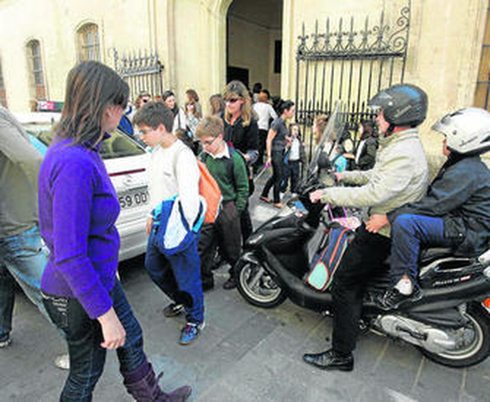 Entrada principal del colegio Santa Victoria.