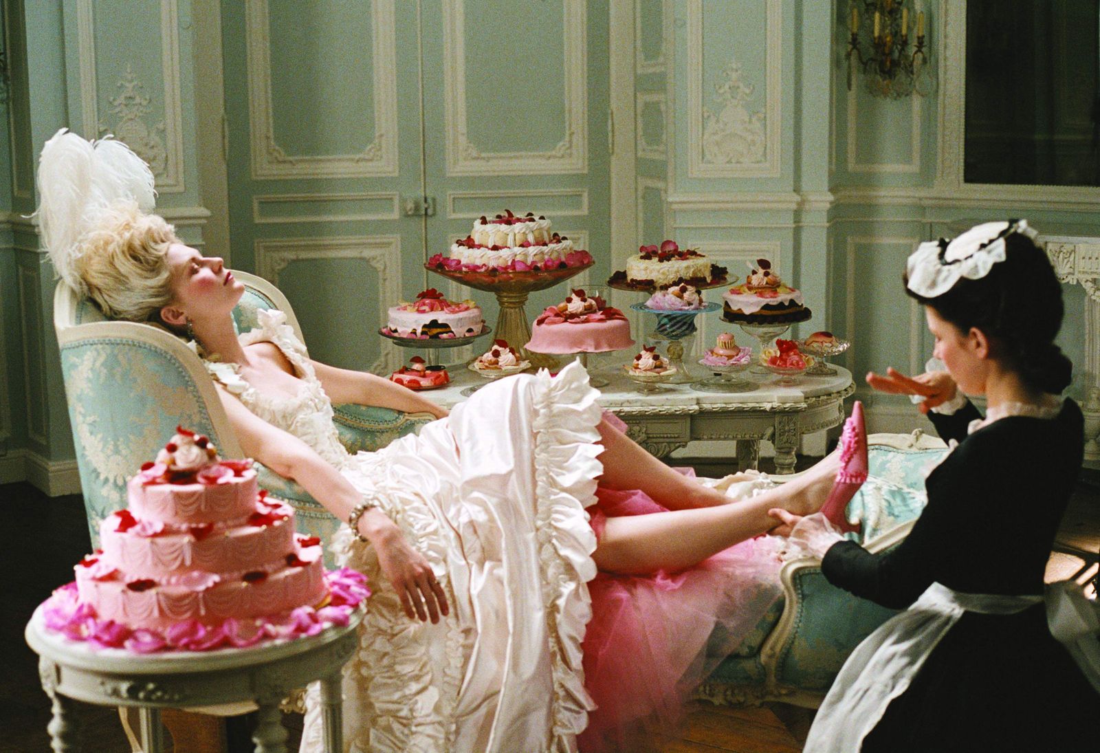 Kirsten Dunst, en el papel de María Antonieta en una escena de la película de Sofia Coppola del año 2006.