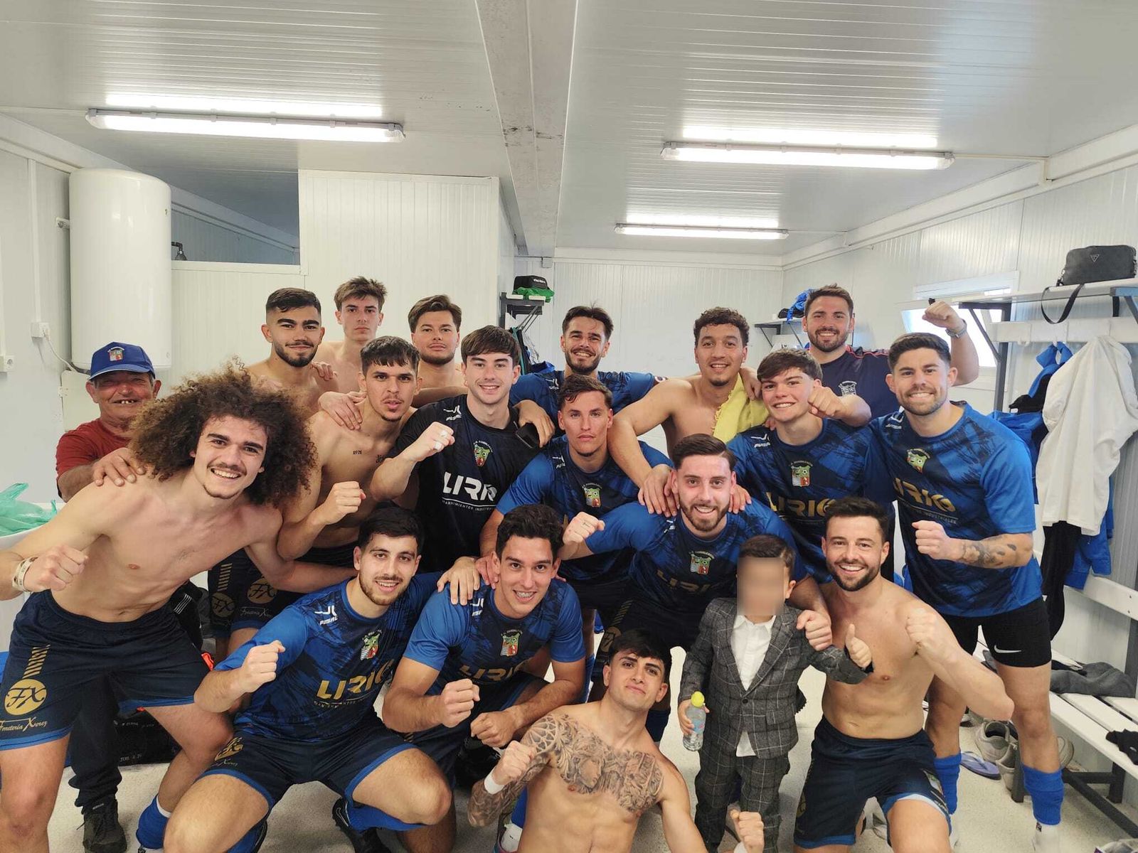 Los jugadores del Guadalcacín, celebrando la victoria.