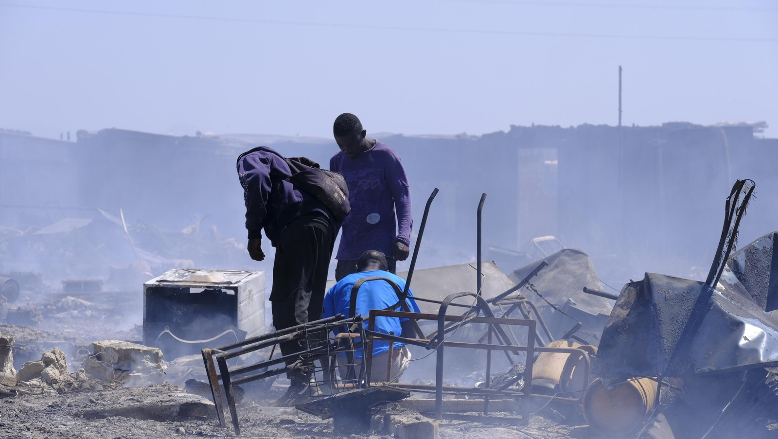Fotogalería incendio asentamiento de chabolas en Atochares-Níjar (Almería)