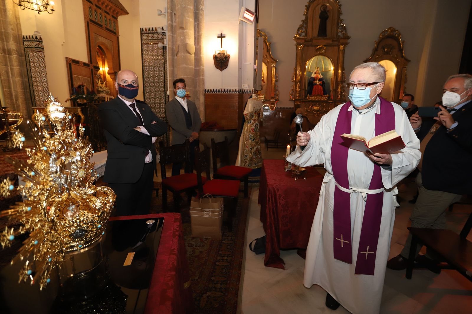 Bendecida la nueva corona de Nuestra Señora de los Ángeles