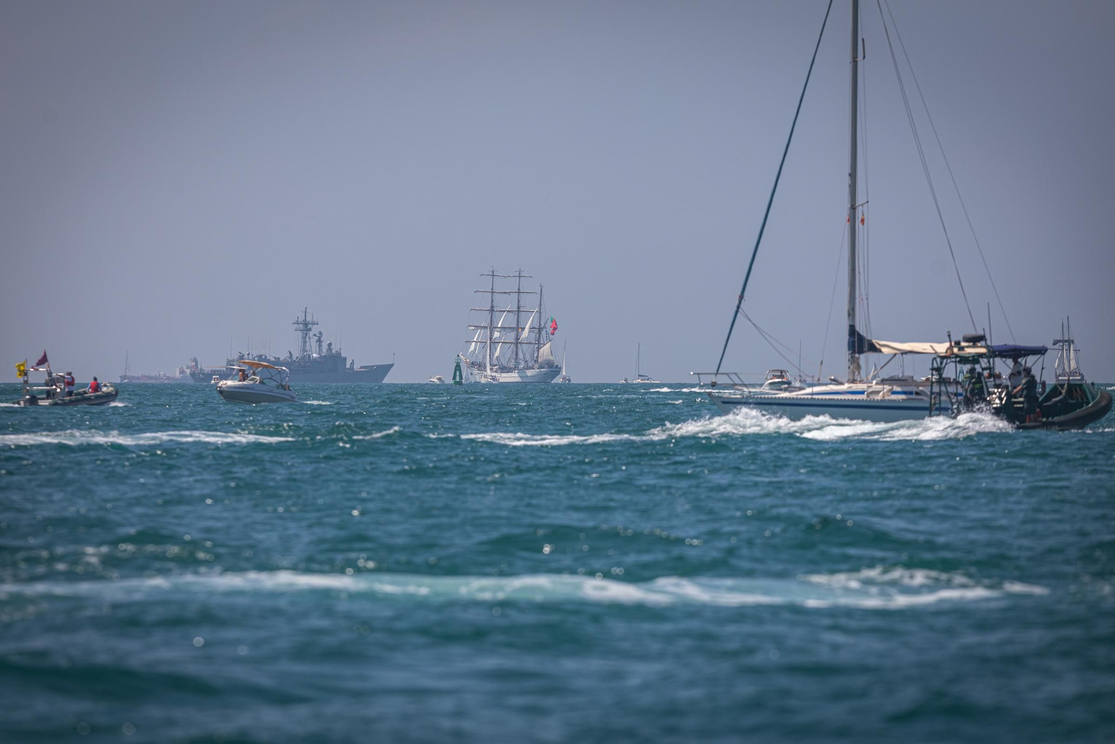 Imágenes de la parada naval desde el mar