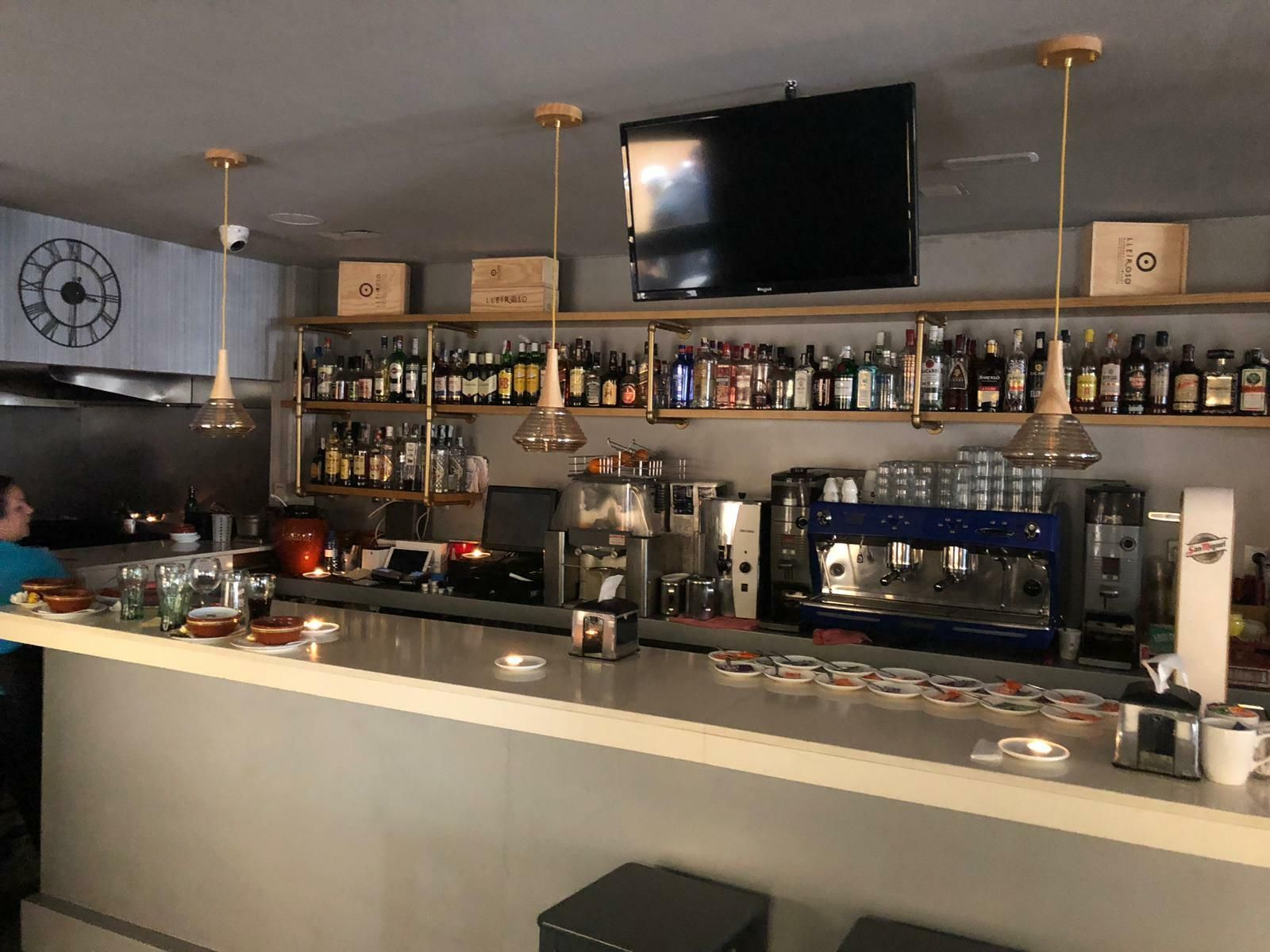 Interior de uno de los locales afectados por el corte de luz.