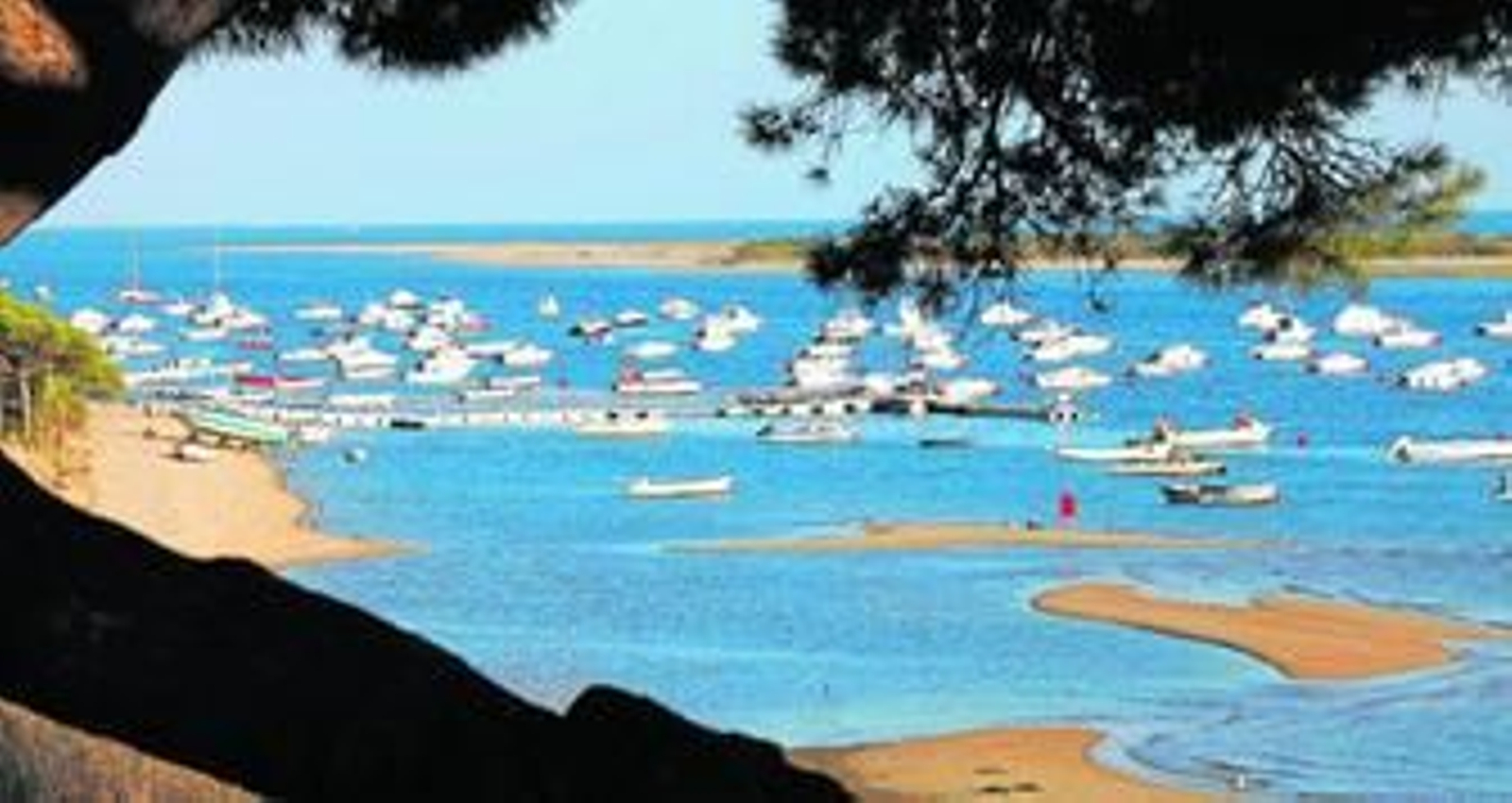 El puerto deportivo náutico Nuevo Portil visto desde la orilla.