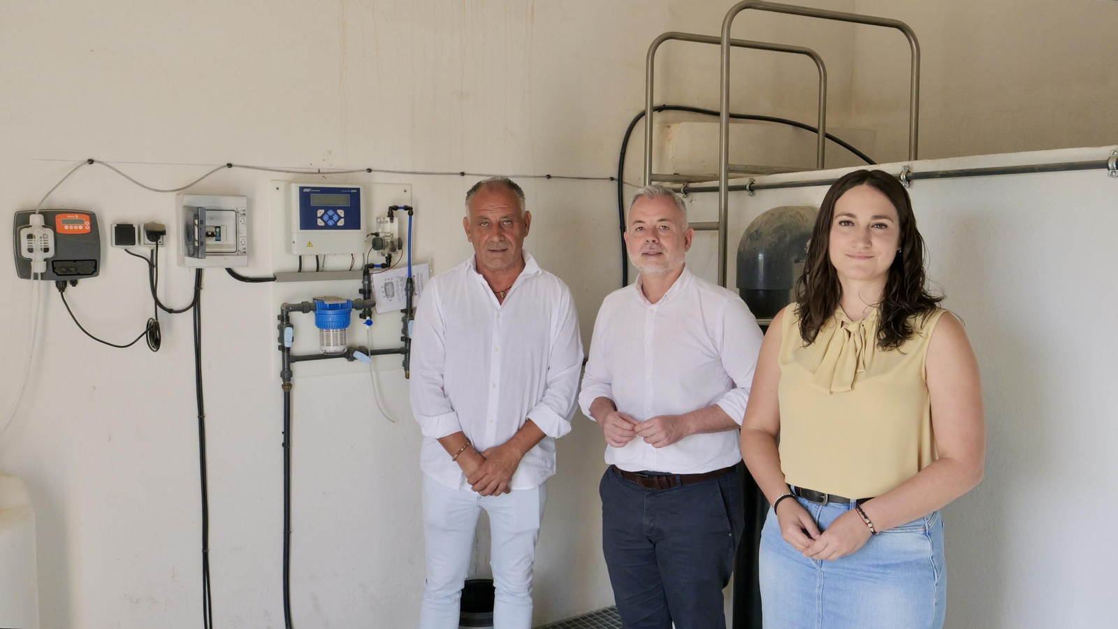 El alcalde de Deifontes, Francisco Abril, con los diputados provinciales Nicolás Navarro y María Vera