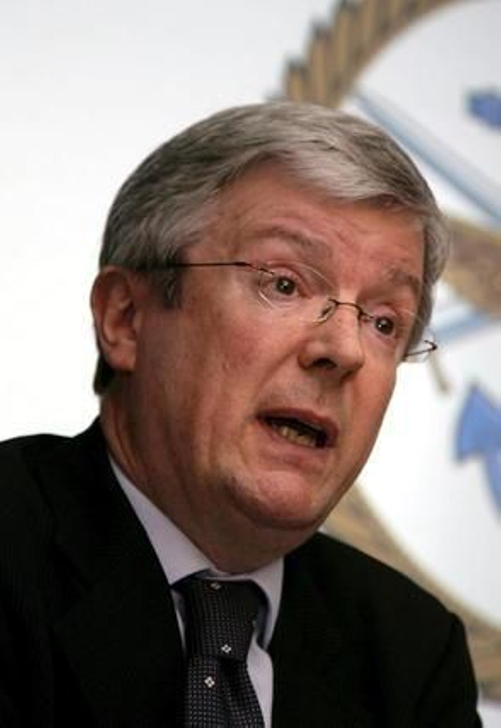 La BBC nombra director general a Tony Hall en plena crisis interna