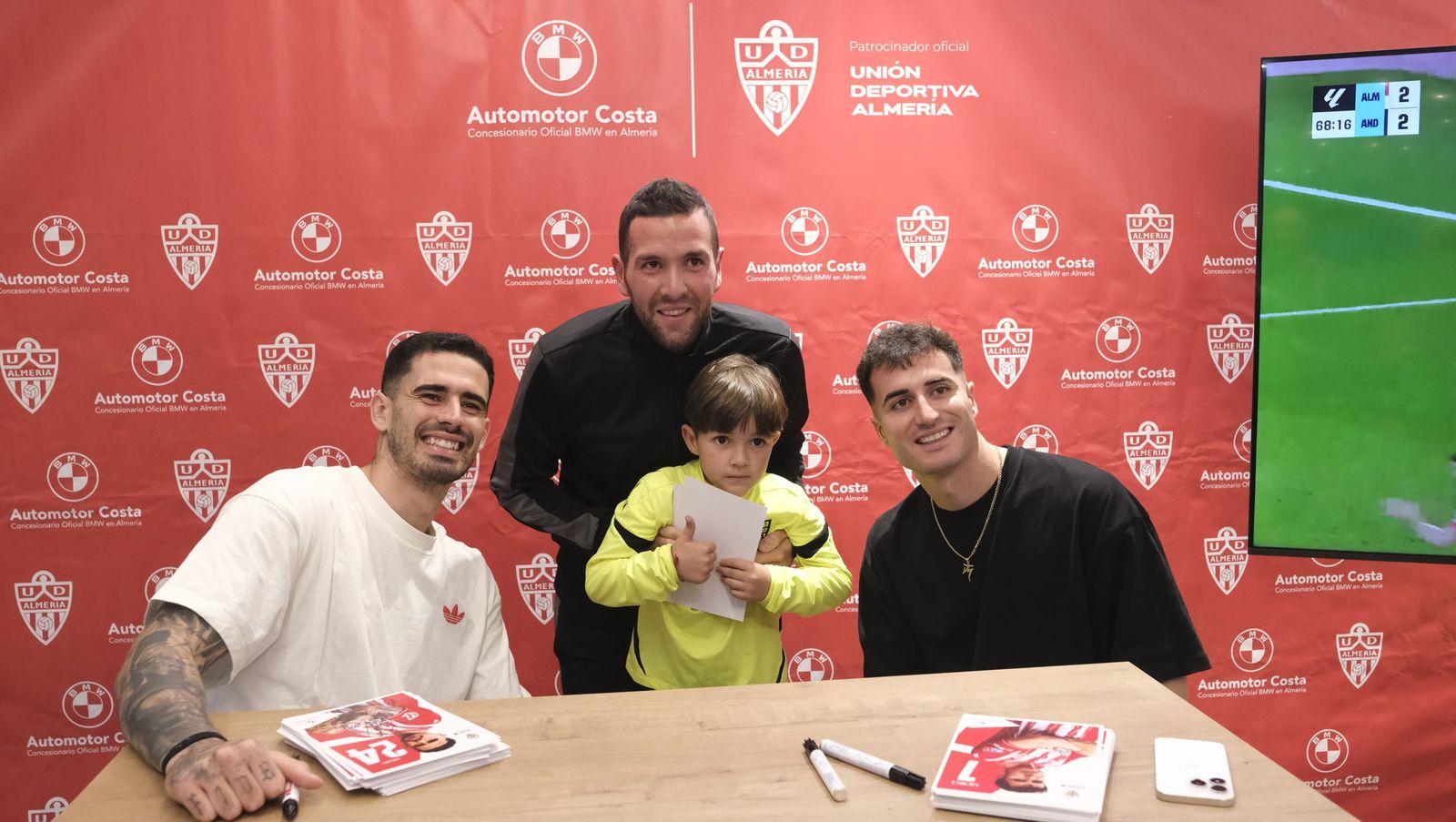 La firma de autógrafos de Jon Morcillo y Miguel de la Fuente en Automotor Costa BMW