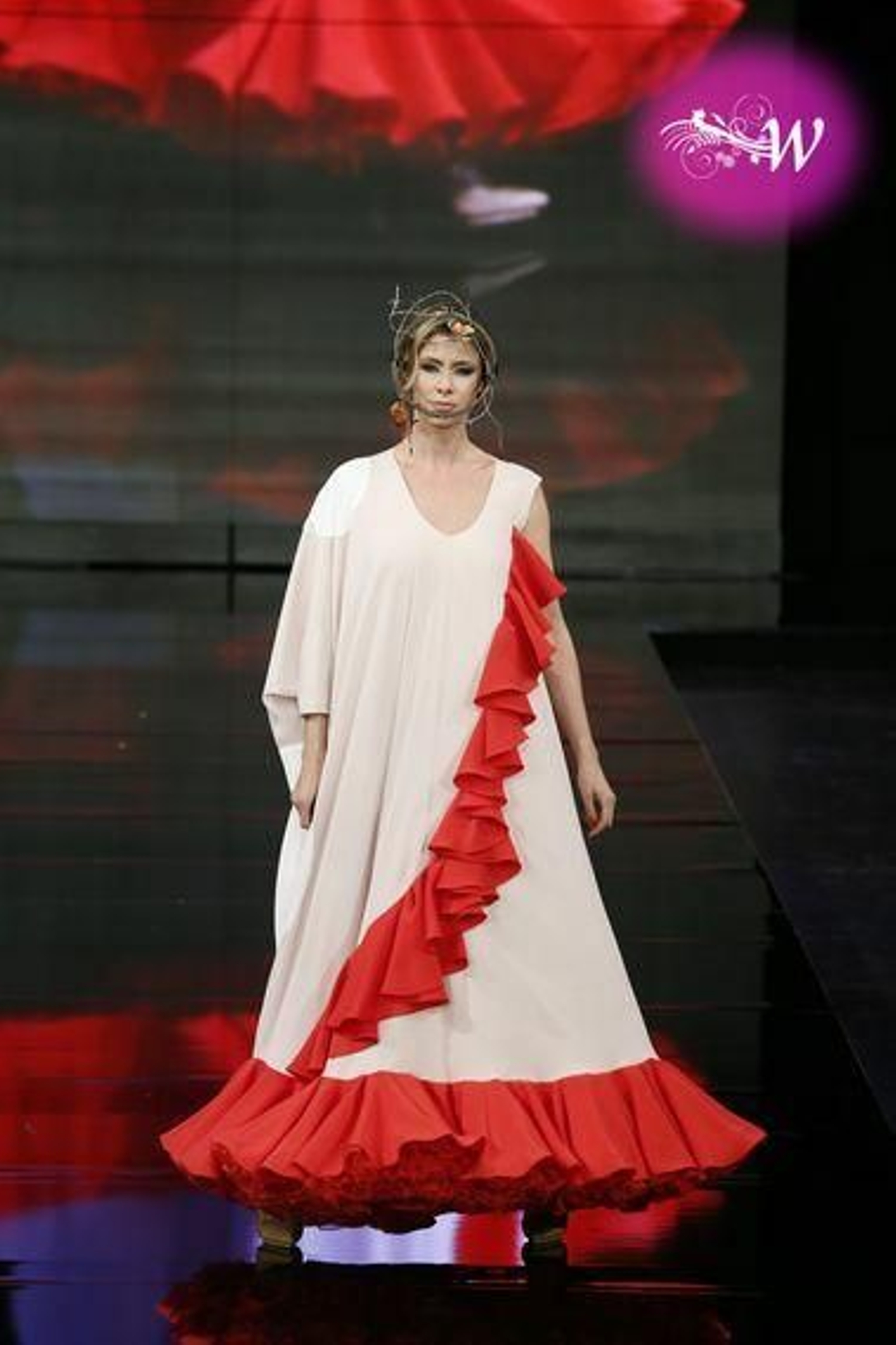 Así ha sido el desfile de Gil Ortiz en SIMOF 2020, todas las fotos de su colección de flamenca