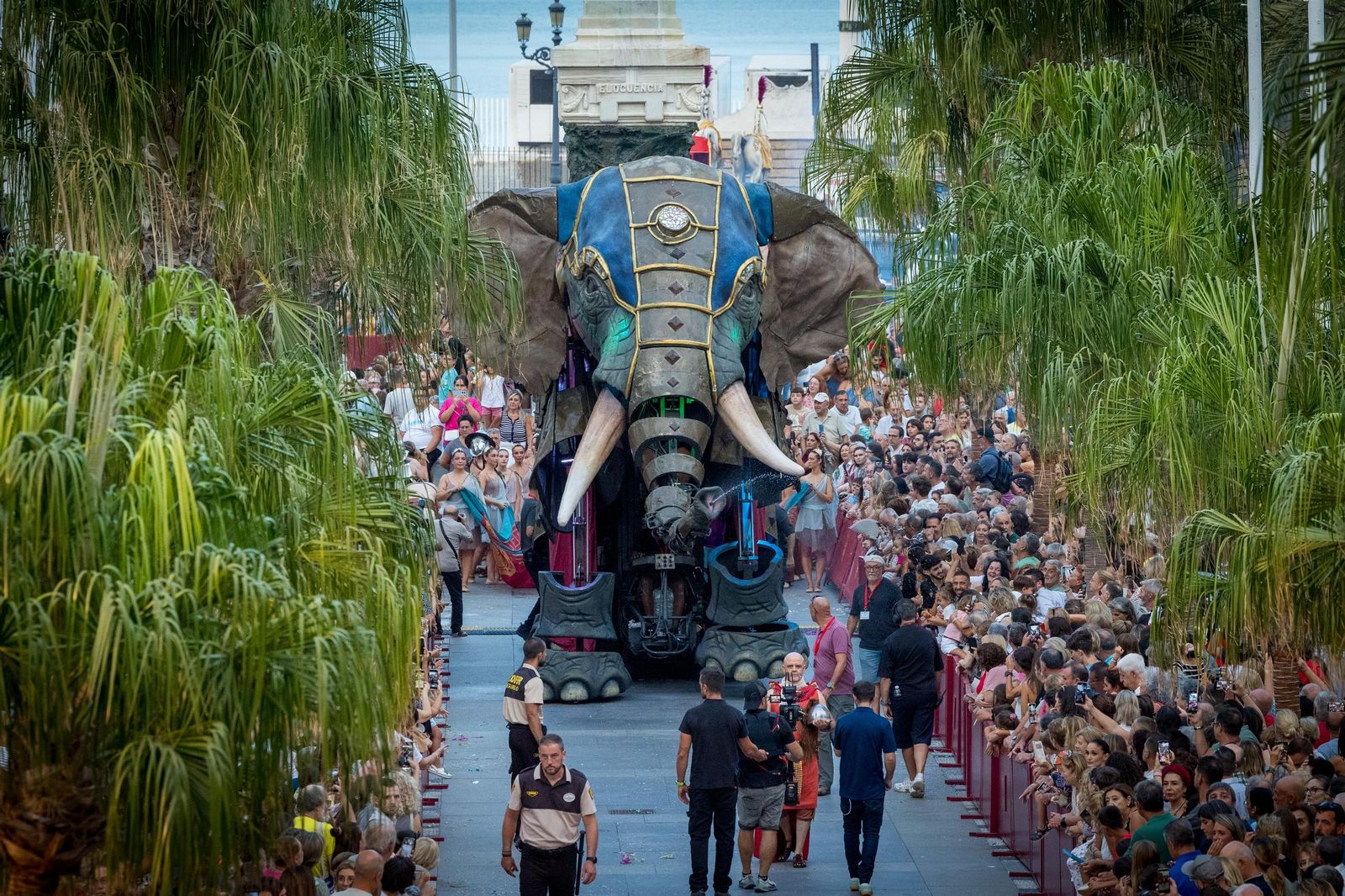 Las imágenes de Gades Romana 2025: la comitiva y el espectáculo inaugural en Cádiz