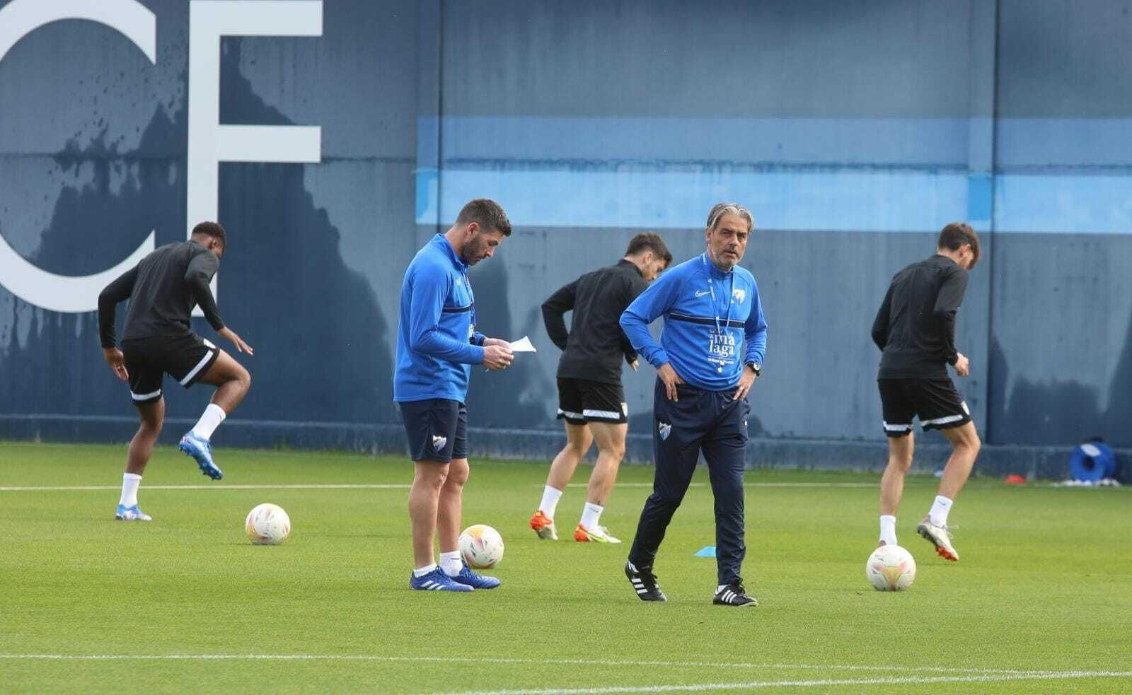Natxo González, en el entrenamiento del Málaga.