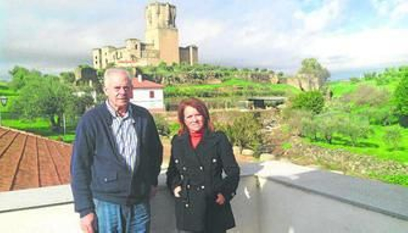 Antonio Vigara y la delegada de Educación y Cultura, Manuela Gómez, en Belalcázar.