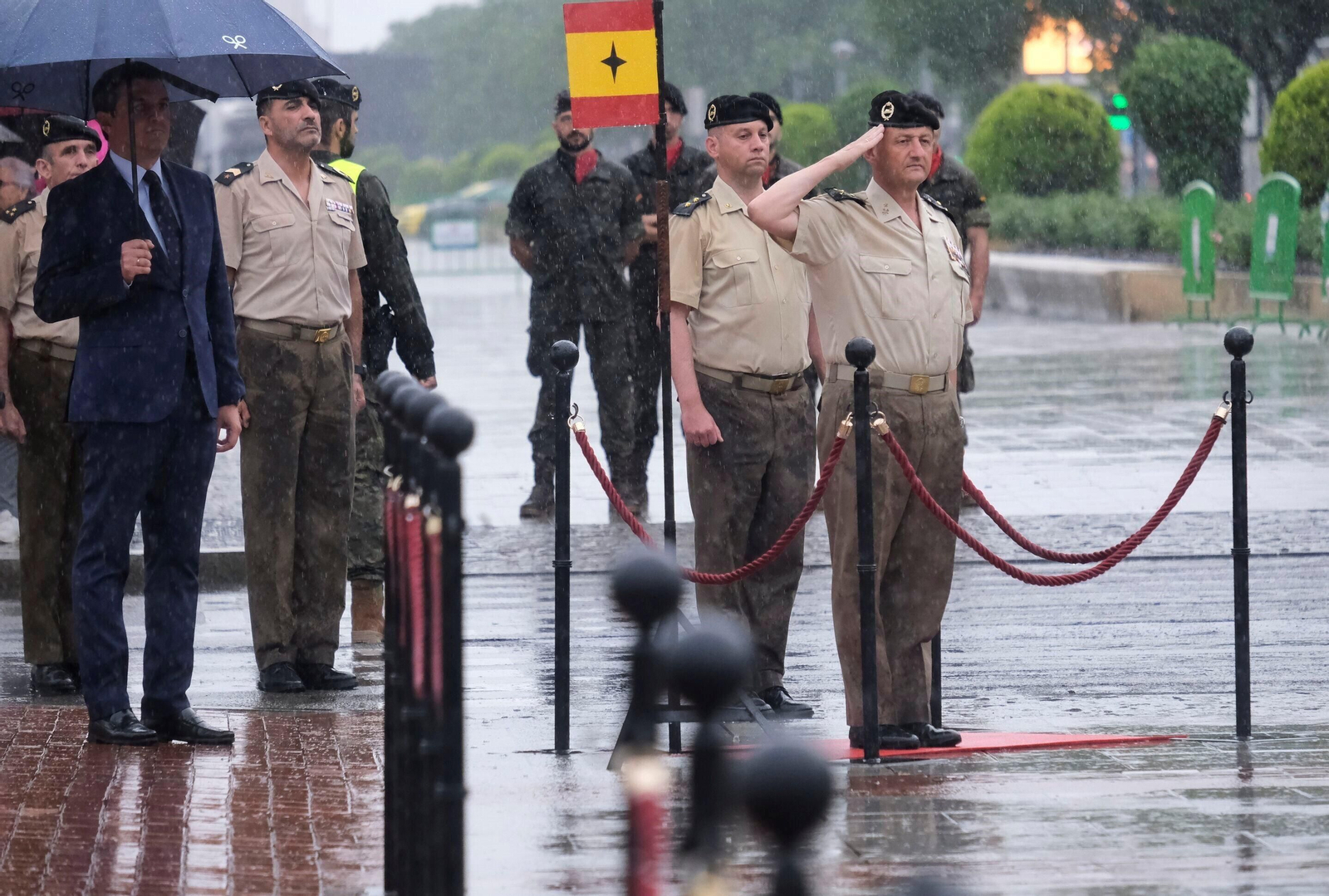 El izado de la bandera de España en Córdoba, en imágenes