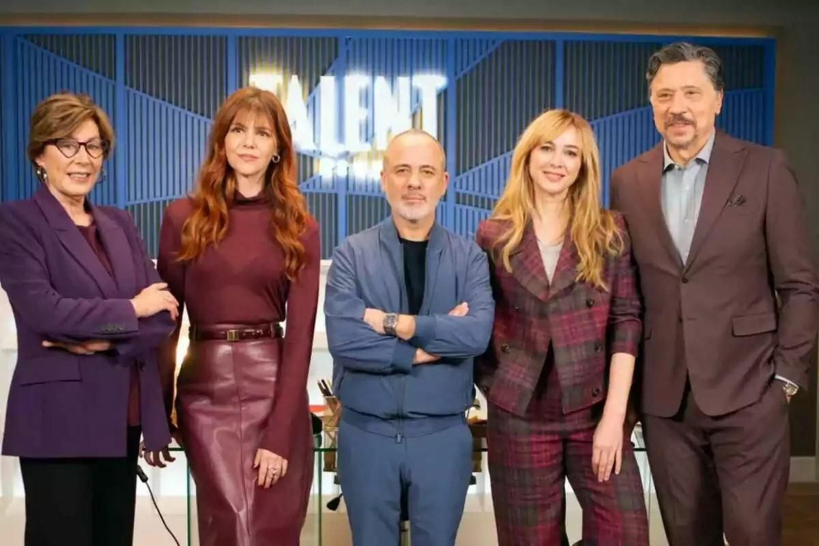 Los actores principales de 'La Agencia': Fiorella Faltoyano, Manuela Velasco, Javier Gutiérrez, Marta Hazas y Carlos Bardem
