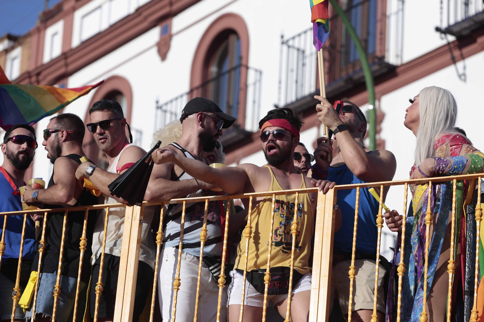 Las imágenes de la cabalgata del Orgullo LGTBI en Sevilla