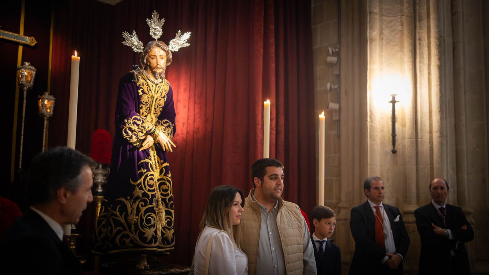 Los besapiés y besamanos del Domingo de Pasión en Jerez, en imágenes