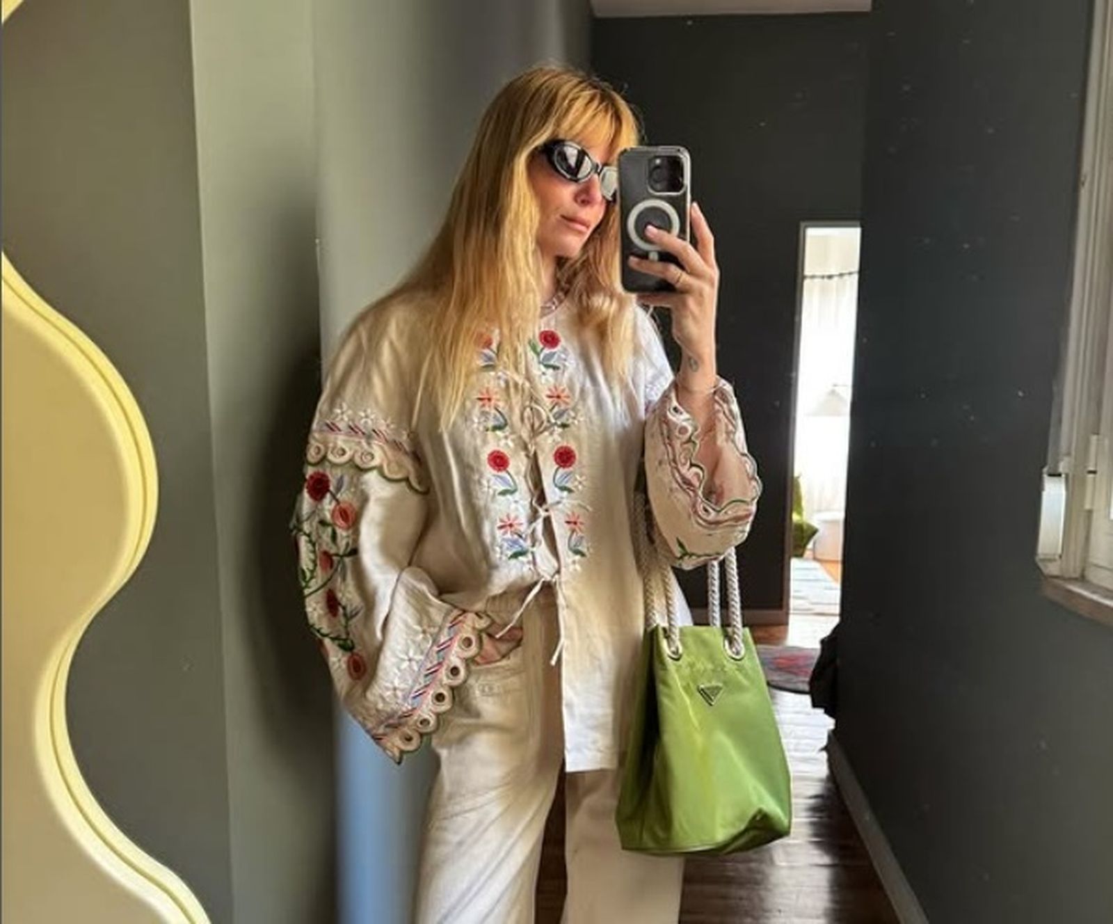 Los vestidos boho son tan versátiles, que los puedes llevar con botas ahora y alpargatas cuando suban las temperaturas.