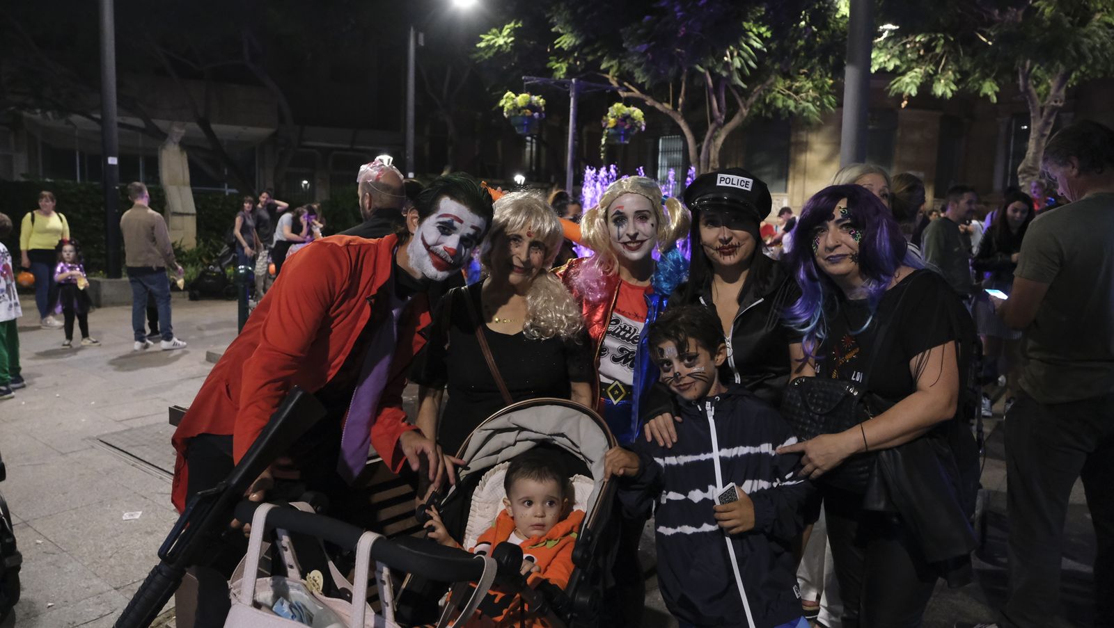 Las imágenes de la Noche en Negro en Almería, Halloween.